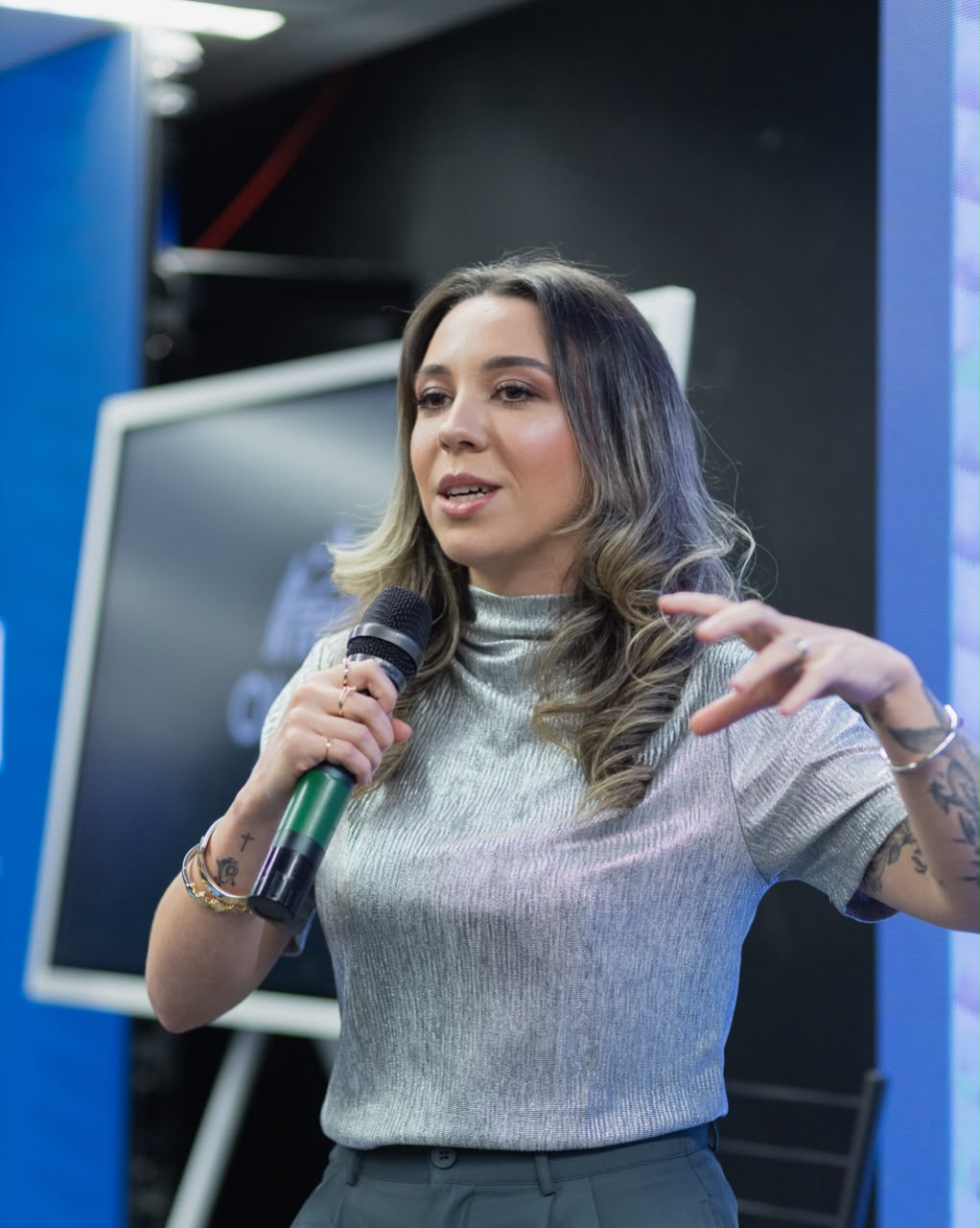 Francine Juste palestrando em Alphaville