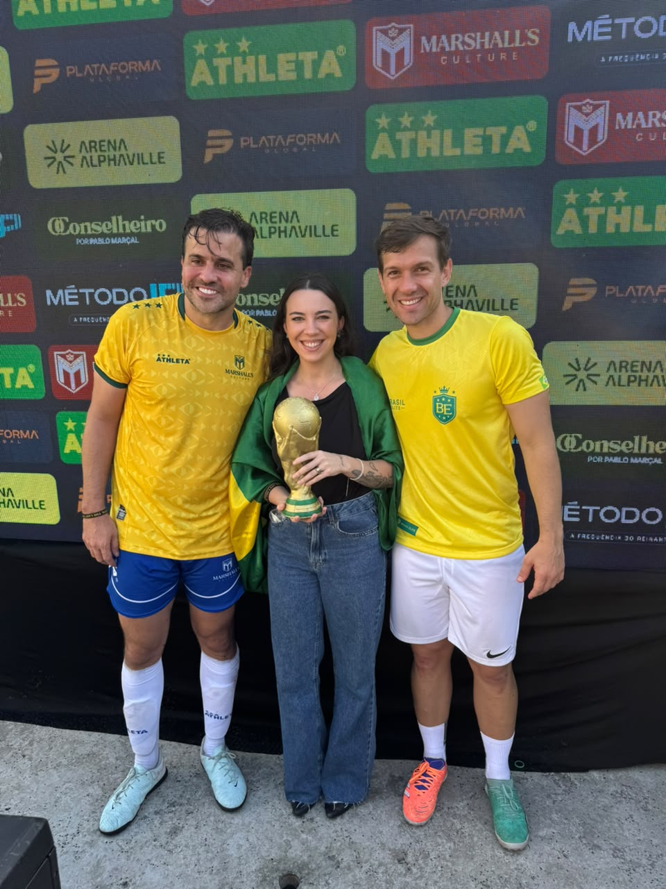 Renan Vargas e Francine Juste com Pablo Marçal em evento esportivo